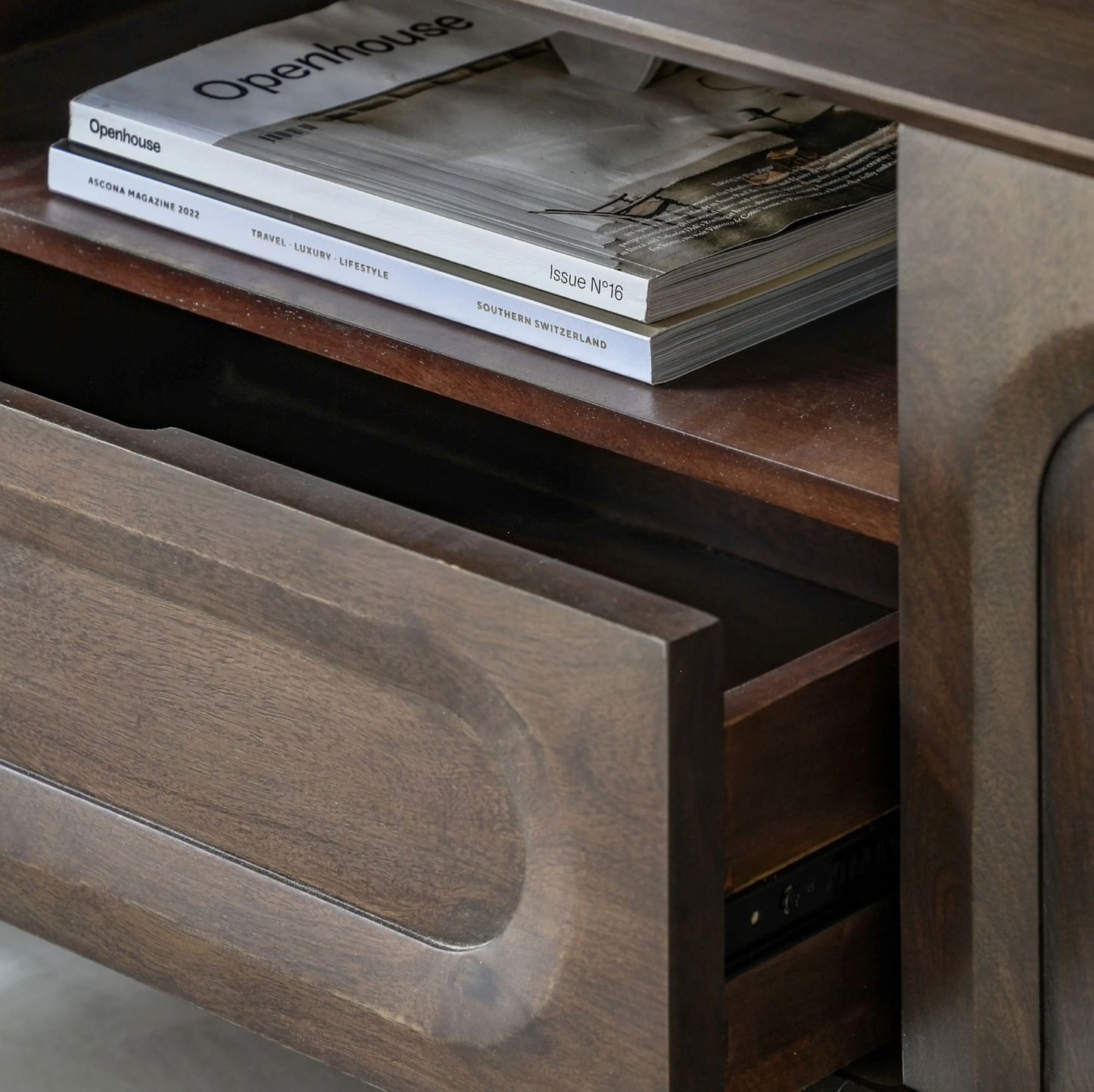 Arc Media Unit 140cm